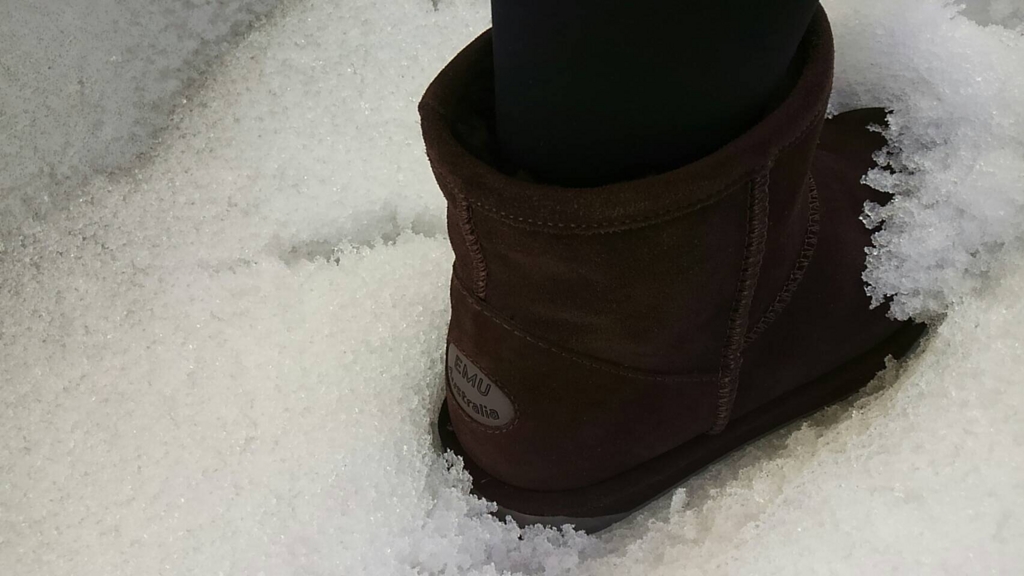 EMUの防水ブーツを履いて雪かき