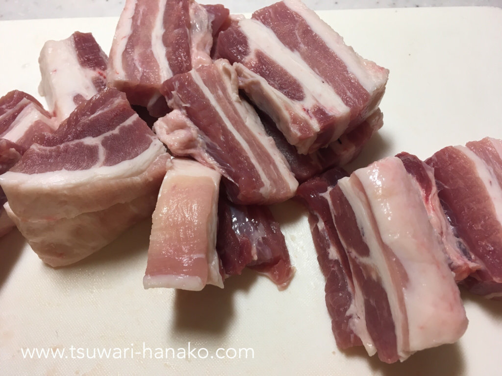 角煮の材料の豚かたまり肉